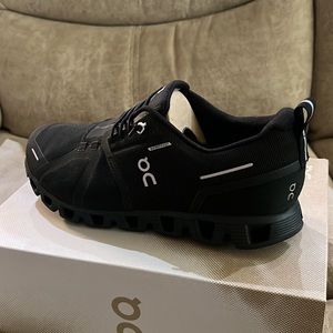 On Cloud 5 waterproof all black size 9 BRAND NEW NEVER WORN!!